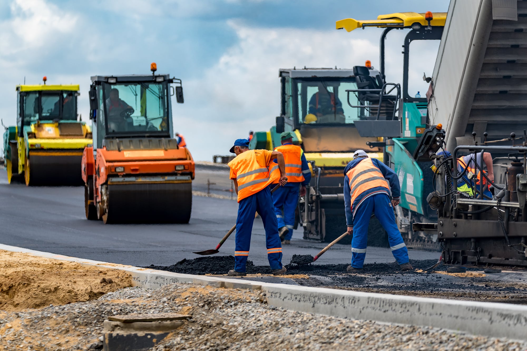 Need Asphalt Services? How to Choose the Right Contractor for Your Project